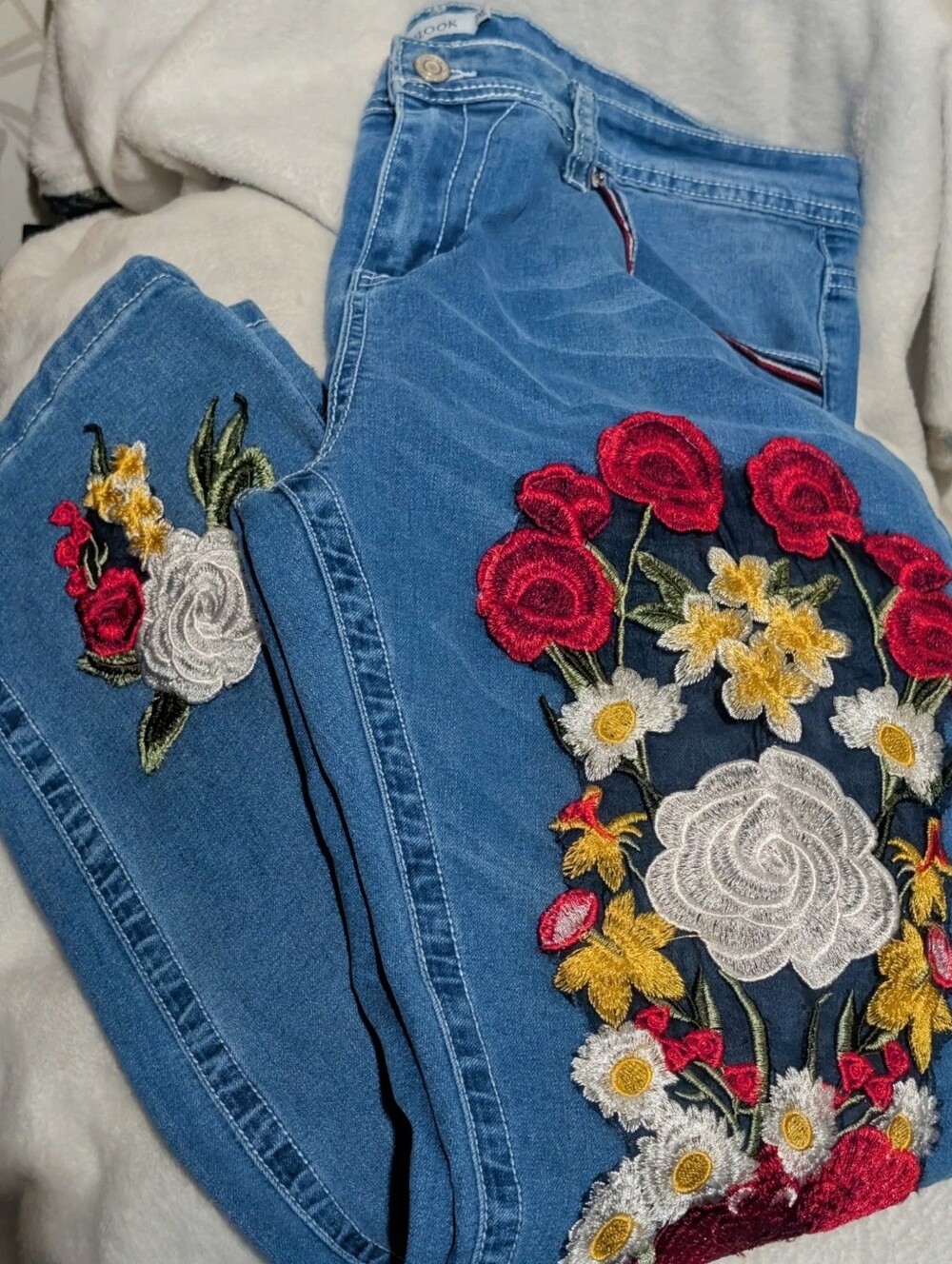 MissLook Blue Women’s Jeans with Embroidered Floral Accents. Size 2XL
